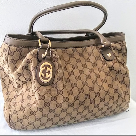 Gucci Handbags - Gucci sukey bag